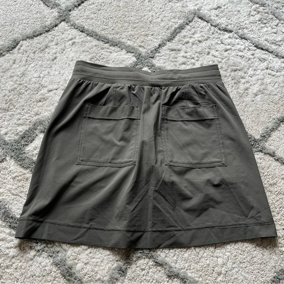 Athleta Chelsea cargo skort army green skirt with built in shorts athletic 4 - Picture 6 of 7